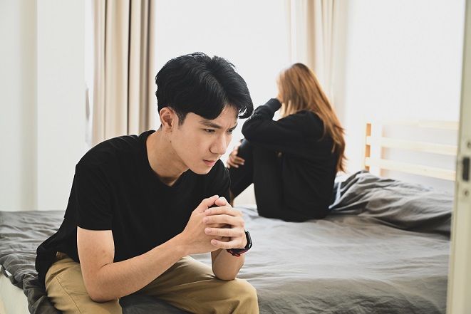 Gairah hubungan suami istri bisa menurun. Berikut hal yang perlu kamu lakukan selain komunikasi dengan pasangan!
