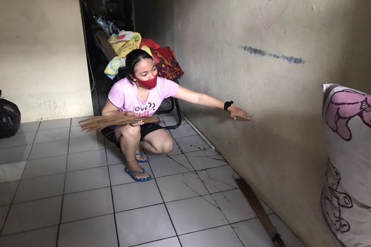 Membersihkan dan mencegah jamur muncul di rumah setelah terendam air seperti banjir Semarang butuh cara khusus. Simak uraian berikut!