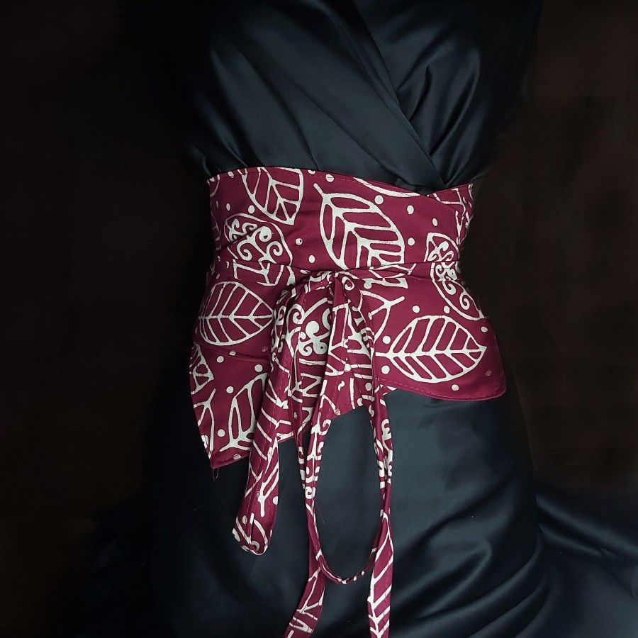 Berikut ini empat rekomendasi obi belt yang cocok dipadukan untuk outfit ke kantor, ada berbagai motif menarik.