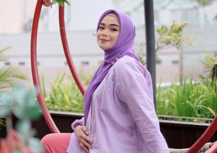 Kabar bahagia, artis Sheza Idris melahirkan anak kedua berjenis kelamin laki-laki. Unggah foto dan tulis pesan ini.
