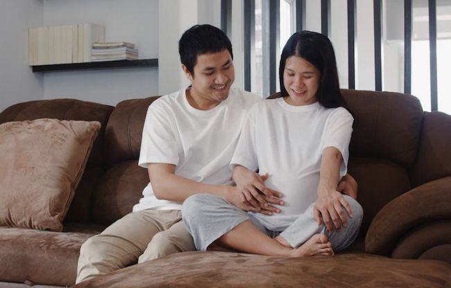 Wajib di coba, berikut ini tiga posisi hubungan suami istri yang memiliki peluang kehamilan tinggi. Apa saja?