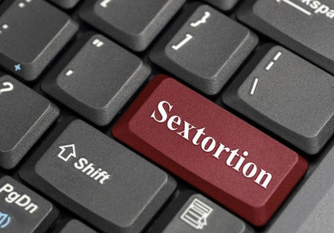 Sextortion menjadi istilah yang ramai diperbincangkan. Namun sebenarnya, apa itu sextortion? Adakah kaitannya dengan korupsi?