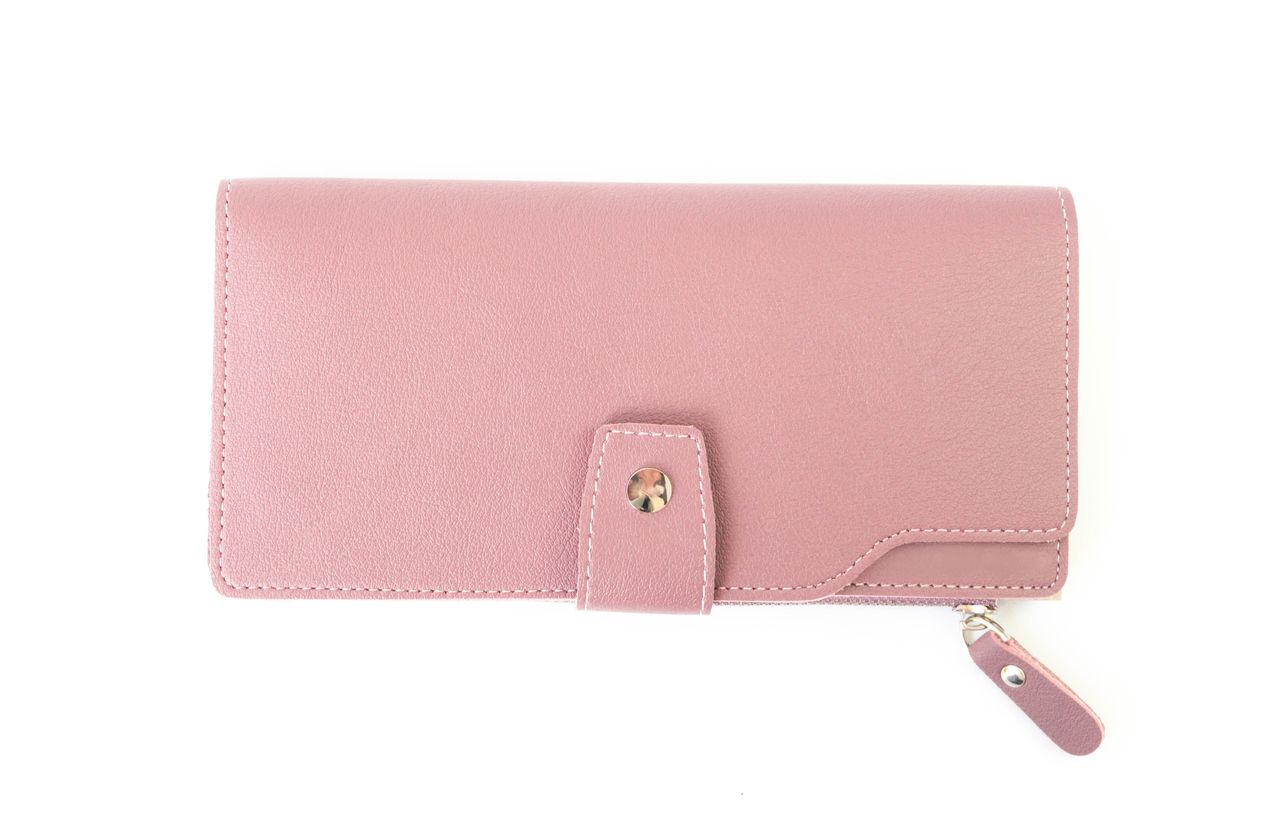 Ada banyak jenis dompet yang bisa disesuaikan dengan kebutuhan. Ini rekomendasi dompet panjang hingga kecil.