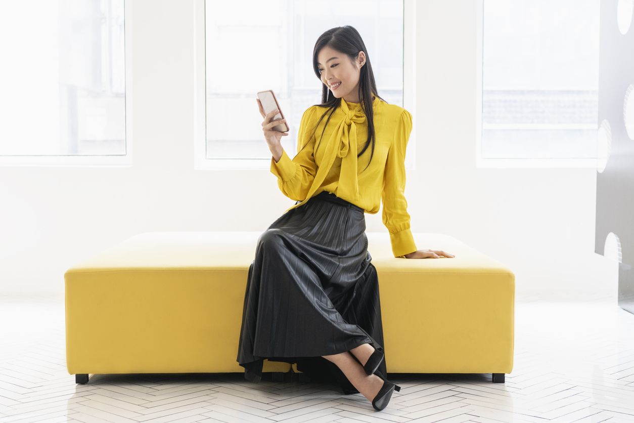 Berikut ini lima tips fashion agar kamu tampil berkelas dan elegan, salah satunnya kenakan baju berwarna netral