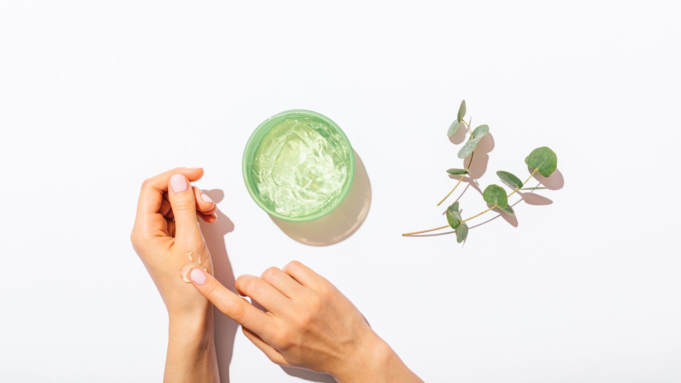 Gel mask jadi salah satu skincare viral di TikTok yang disukai banyak orang karena bisa memberikan sensasi dingin. Ini rekomendasi produknya.