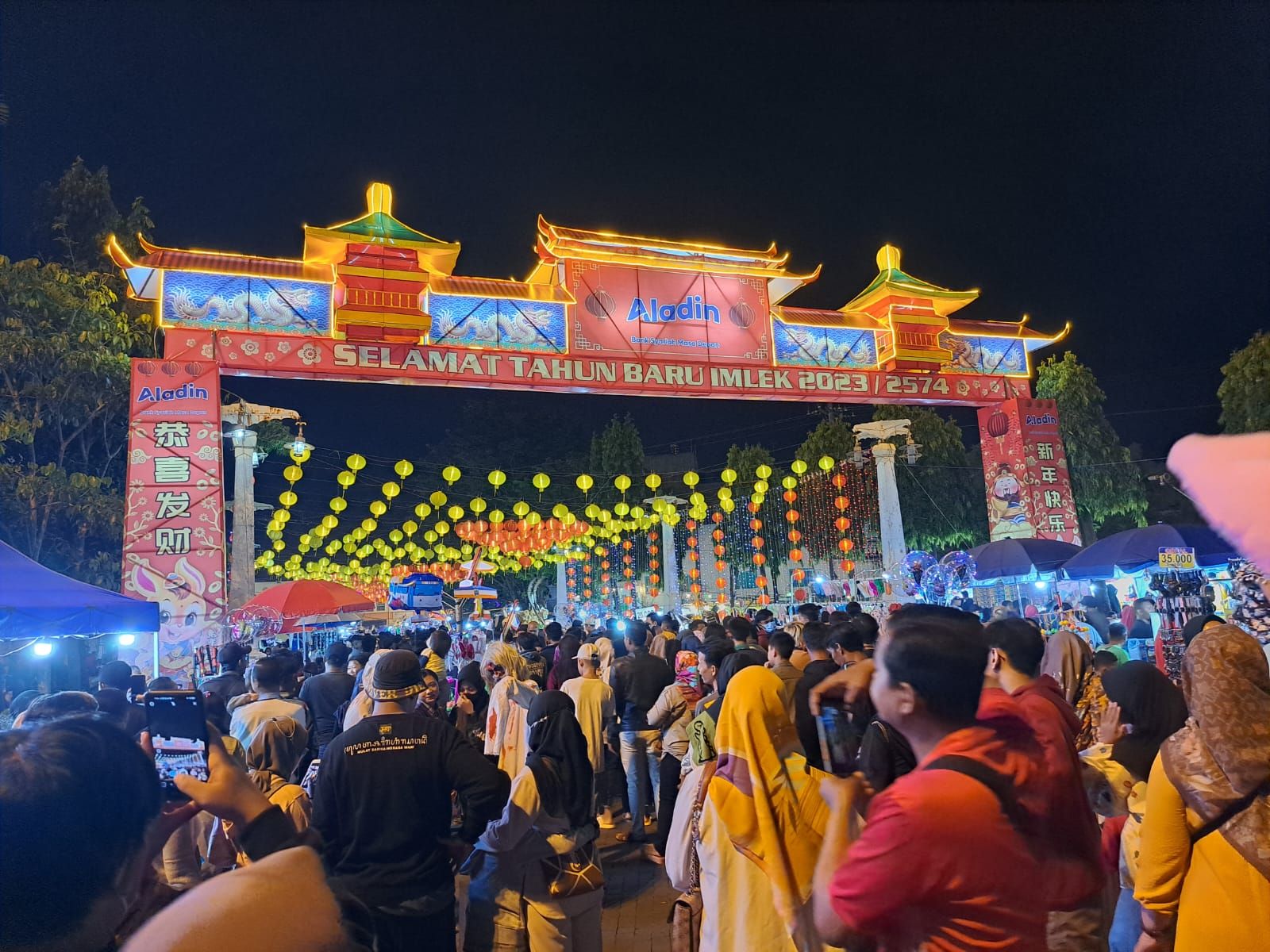 Menengok perayaan Tahun Baru Imlek 2023 di Kota Solo. Mulai dari nyala lampion hingga tradisi Grebeg Sudiro. Begini keseruannya.
