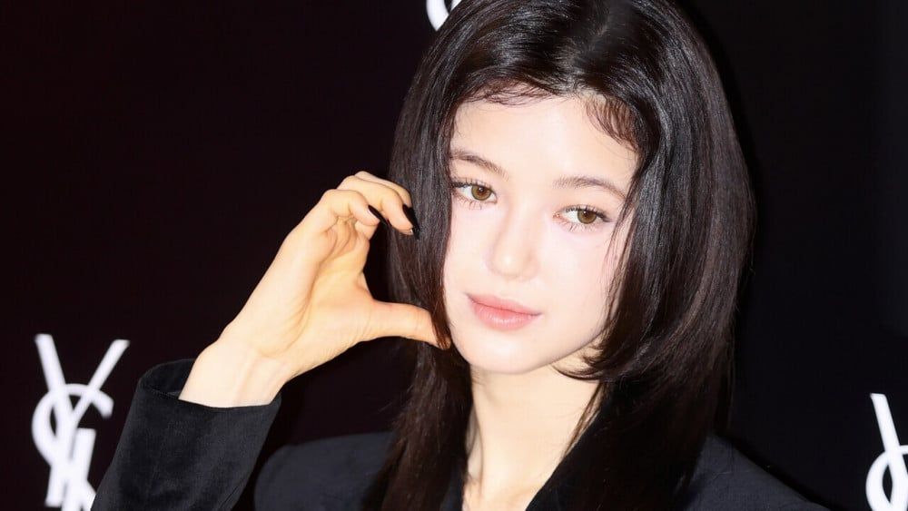 Danielle NewJeans menuliskan pesan permintaan maaf usai singgung netizen Korea dengan pesan Chinese New Year.