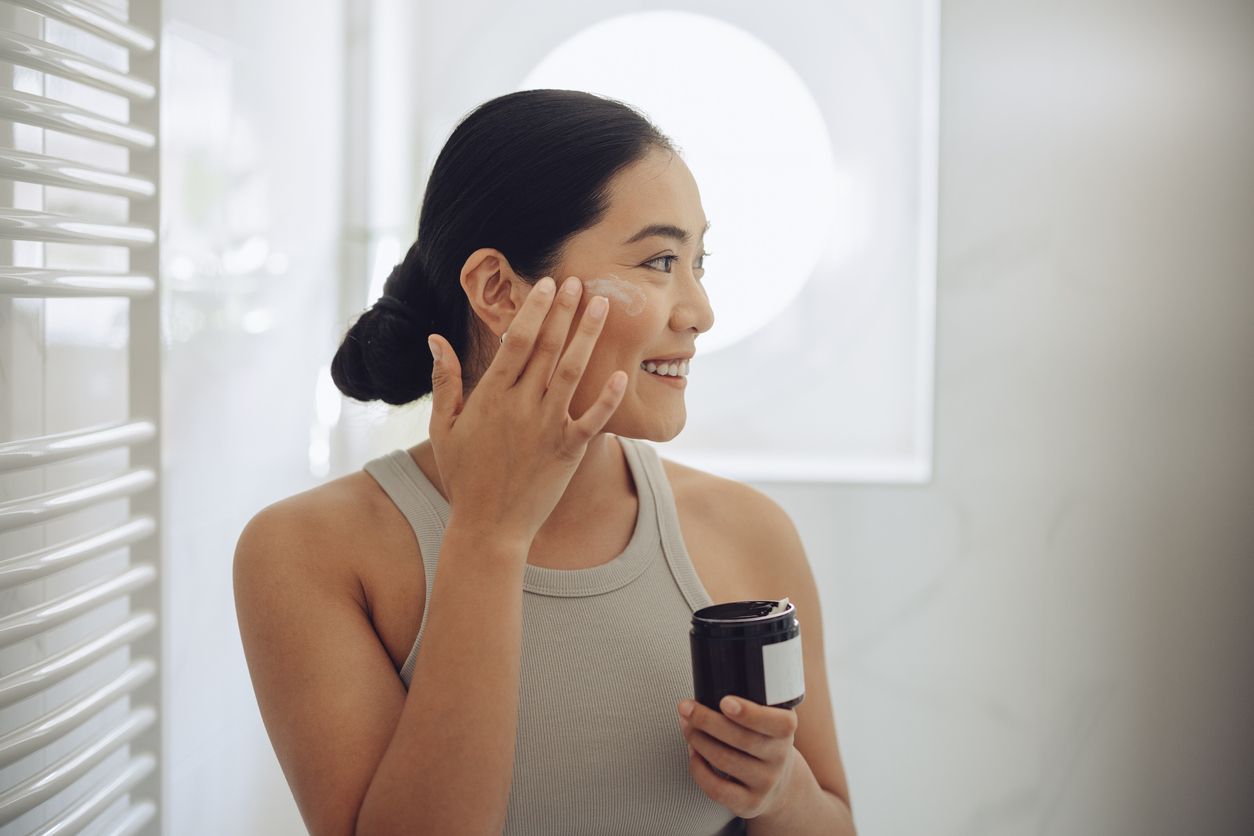 Mulai dari skincare aman untuk ibu menyusui hingga hyaluronic acid untuk rambut kering. Ini berita terpopuler fashion dan beauty.
