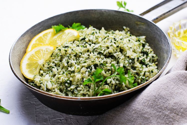 Tips memasak cepat nasi hijau, variasi karbohidrat yang sehat dan baik untuk tubuh, terutama pemenuhan gizi buah hati.