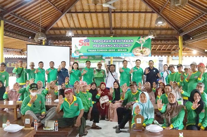 Berikut cerita pedagang KARA yang bagikan gerobak gratis untuk pedagang sayur keliling. Simak penjelasannya!
