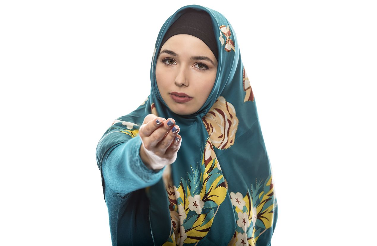 Simak deretan rekomendasi hijab motif cantik yang cocok kamu dijadikan outfit untuk buka bersama (bukber) di bulan Ramadan 2023.