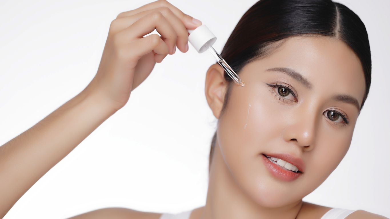Kebiasaan kita sehari-hari bisa buat kulit kering. Ini rekomendasi skincare yang bisa hidrasi kulit kering sepuluh kali lebih kuat.
