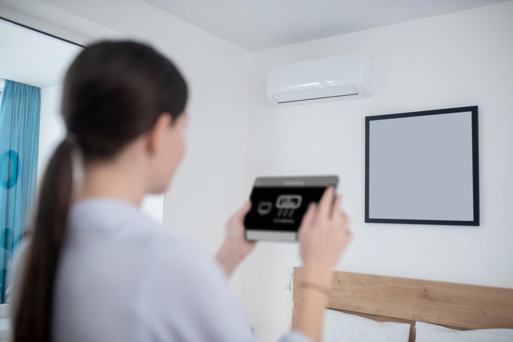 Ternyata, ini alasan mengapa seseorang dilarang merokok di dalam ruangan ber-AC. Mulai dari bau tak sedap dan hal lainnya.