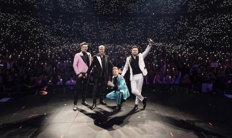 Konser Westlife di Jakarta, Shane Filan ucapkan terima kasih ke penggemar yang sudah hadir. Simak lengkapnya.