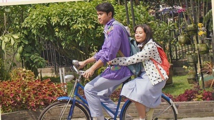 Review film Gita Cinta dari SMA, film Prilly Latuconsina dan Yesaya Abraham yang sedang tayang di bioskop Indonesia.