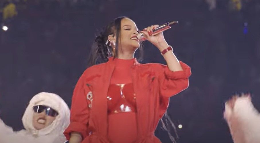 Kabar Bahagia, Rihanna umumkan kehamilan kedua dengan Asap Rocky saat tampil di Super Bowl 2023 pada 12 Februari 2023.