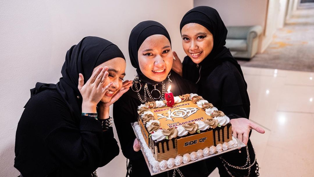 Voice of Baceprot (VoB) merayakan ulang tahun ke-9 sebagai band metal asal Indonesia dengan semangat terus berkarya yang sangat menggelora.