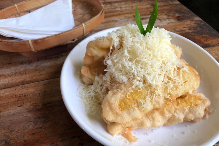 Tips memasak cepat pisang goreng keju yang viral di media sosisal setelah jadi camilan gorengan terbaik di dunia.