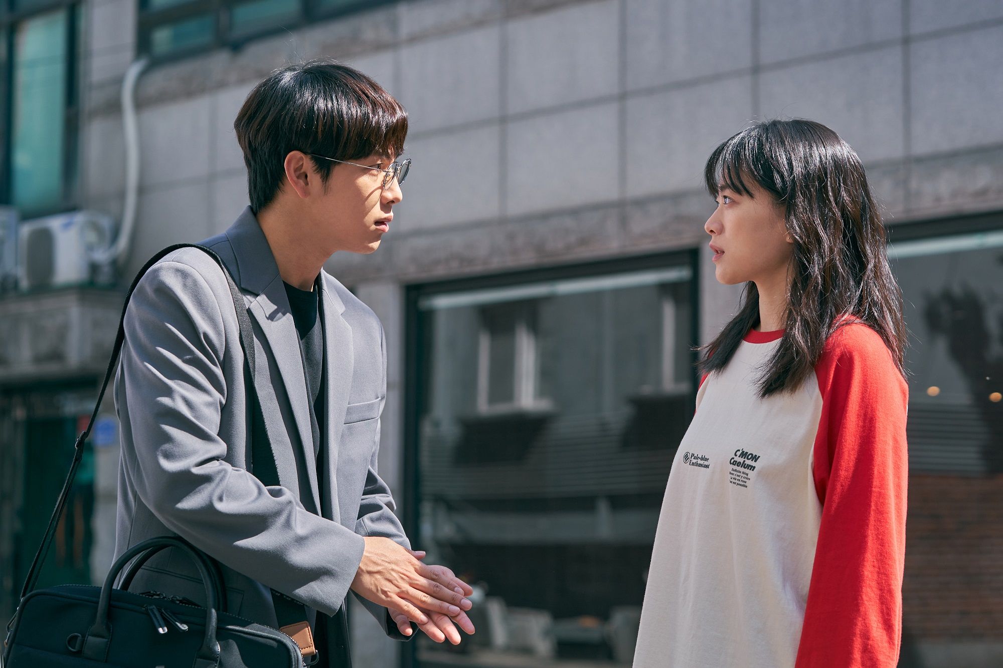 Sinopsis film Unlocked, thriller kriminal Korea Selatan tentang penyadapan ponsel seorang perempuan yang dibintangi oleh Im Si Wan dan Chun Woo Hee.