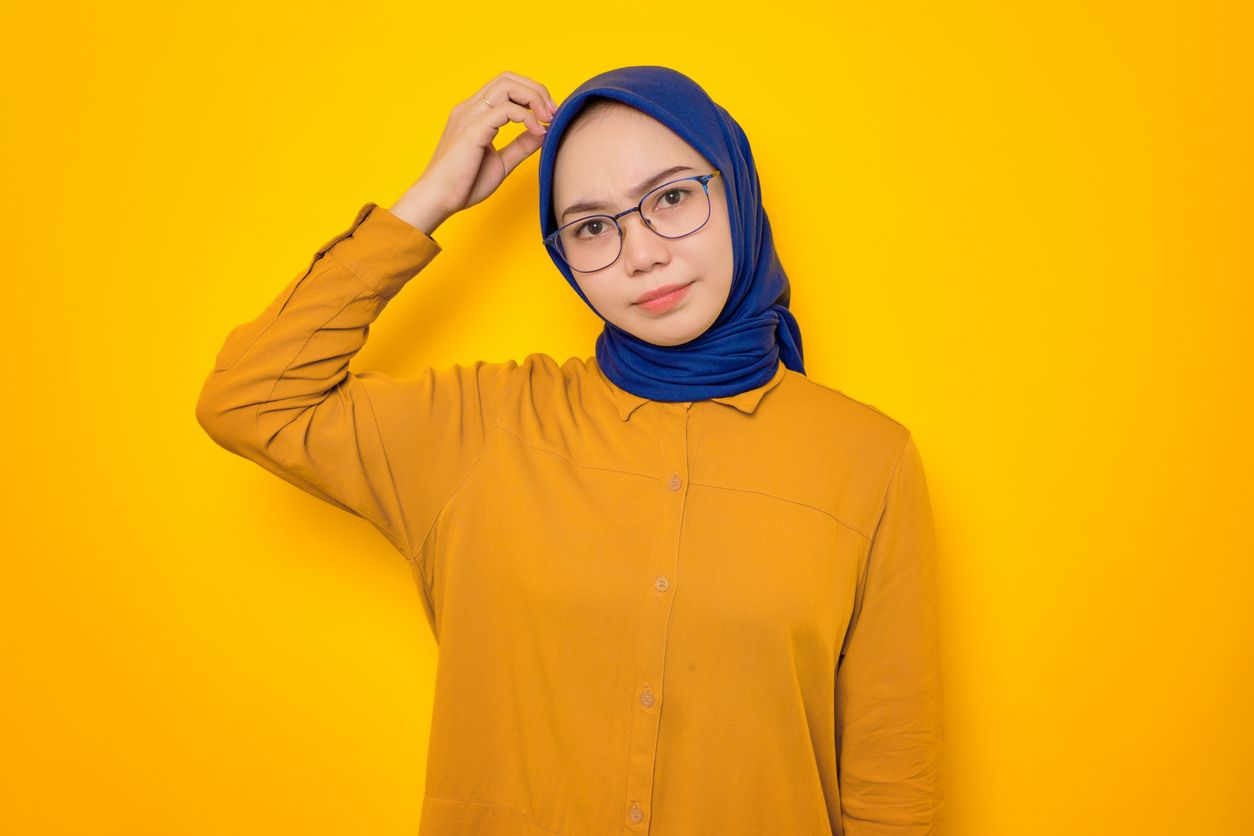 Berikut ini 3 warna hijab yang ternyata bikin kulit jadi kusam yang ternyata ada warna netralnya, jangan sampai salah pilih