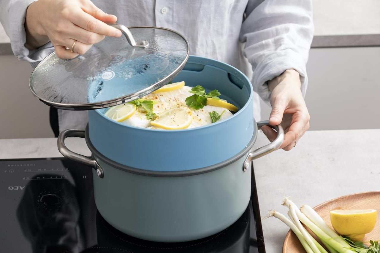 Untuk membantu menunjang gaya hidup sehat, Kawan Puan butuh alat masak kukus agar meminimalisir masak goreng-gorengan. Ini rekomendasinya.