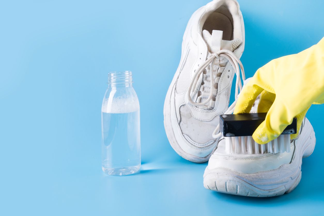 Berikut ini dua tips merawat sepatu ala dokter Tirta, mulai dari menyimpan di ruangan dengan sirkulasi udara dan jangan sering dicuci.