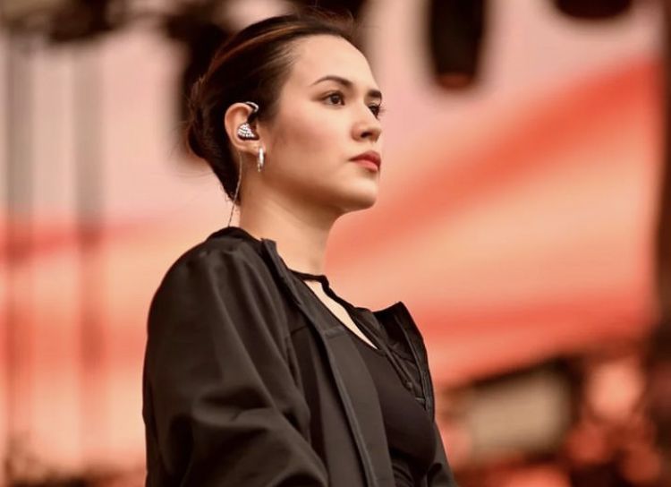 Penyanyi perempuan Raisa Andriana didapuk menjadi juri di ajang kompetisi Gimme The Mic 2024 dari TikTok LIVE.