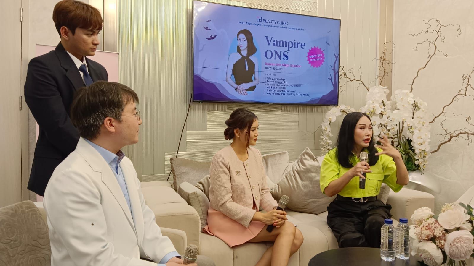 Titi DJ kini tampil lebih awet muda setelah menjalani anti aging surgery di Korea Selatan. Dr, Juyong Kwon bagikan ilmu soal bedah plastik.