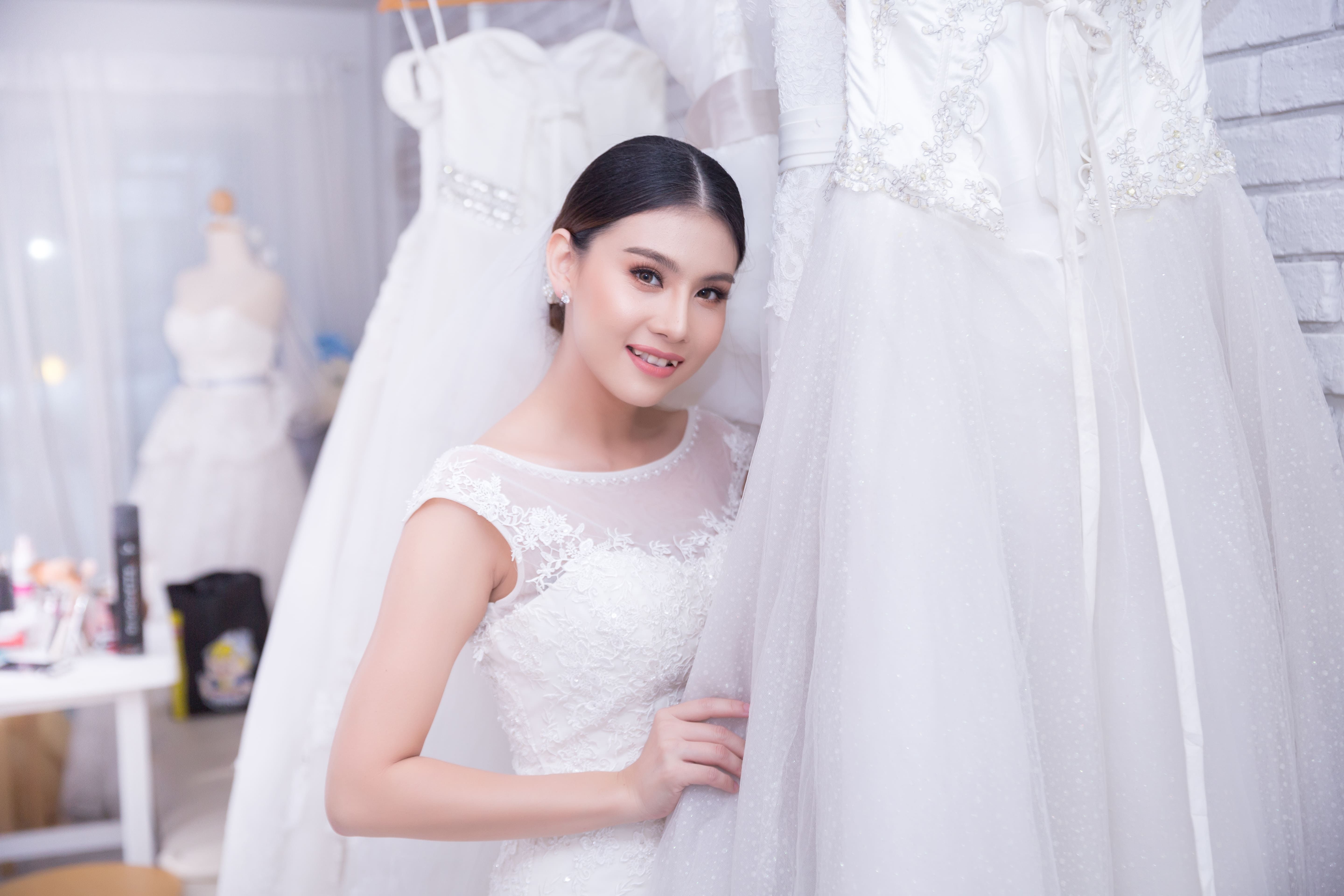 Berikut ini berita terpopuler di kanal Fashion & Beauty nih Kawan Puan. Mulai dari rekomendasi hair spray hingga merawat baju pengantin.