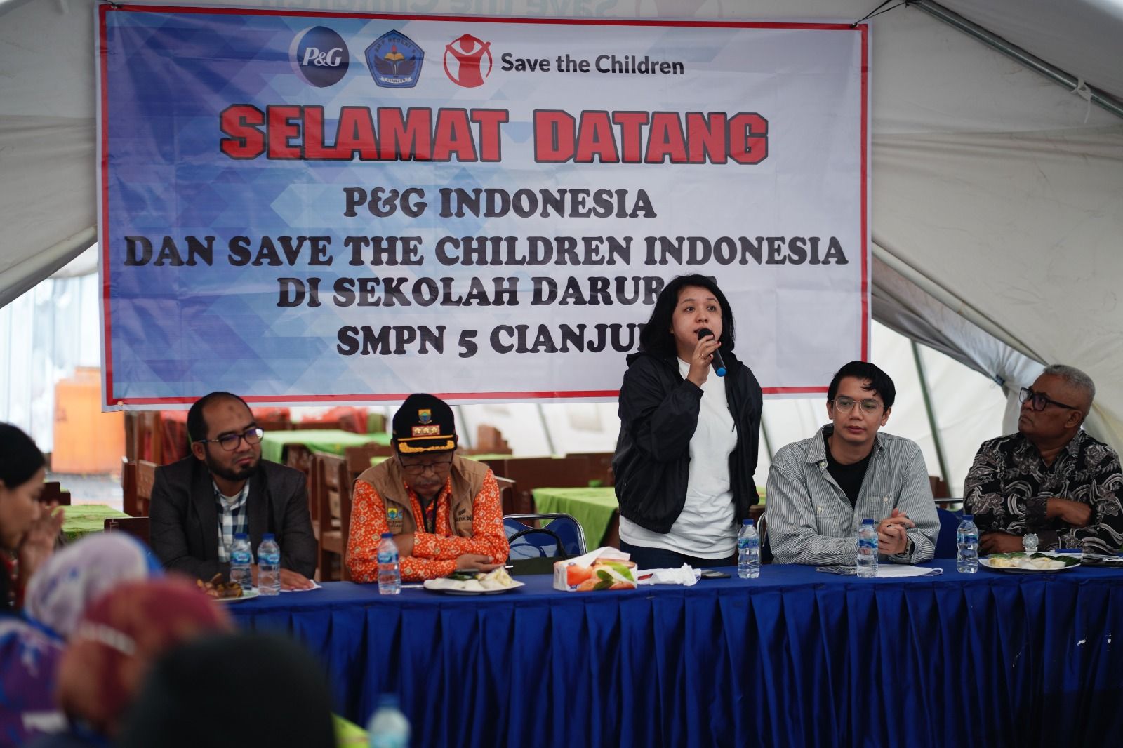 P&G Indonesia bekerja sama dengan Save The Children memberikan dukungan psikososial dan pendidikan situasi darurat untuk siswa korban gempa Cianjur.