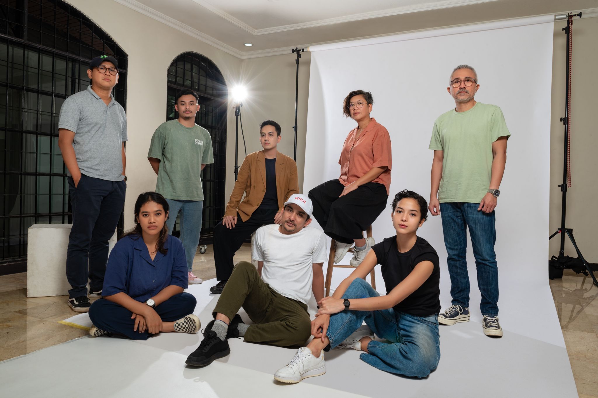 Netflix kembali mengumumkan proyek film terbarunya yang berhasil bikin penasaran karena menggandeng Putri Marino dan Siti Fauziah.