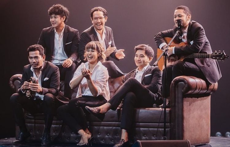 Konser MALIQ & D'Essentials disambut antusias oleh penggemar. Belum ada sehari, tiket konser sudah ludes terjual.