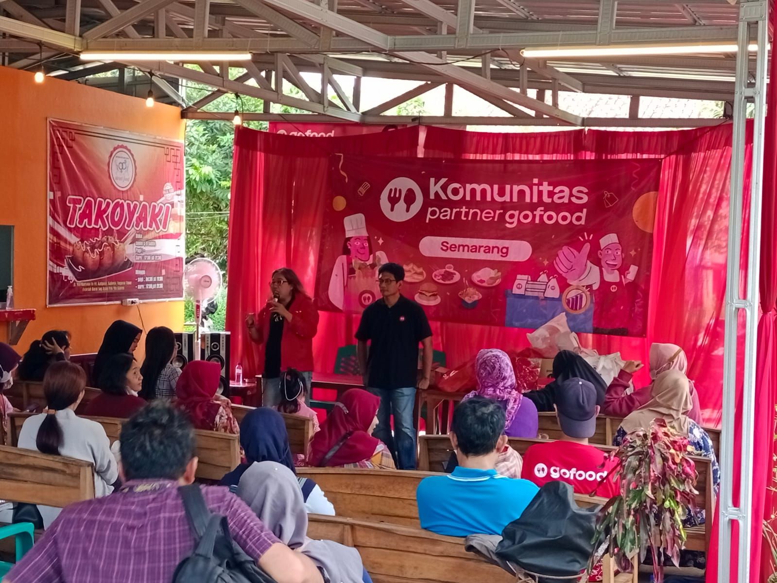 Tiga perempuan pelaku usaha ini berbagi rahasia sukses bisnis kuliner dengan memanfaatkan teknologi dan digitalisasi. Seperti apa?