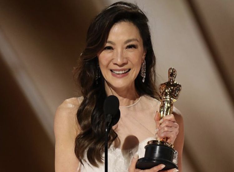 Berhasil jadi Best Actress Oscar 2023, berikut sederet fakta Michelle Yeoh yang perlu kamu tahu. Kawan Puan, yuk simak!