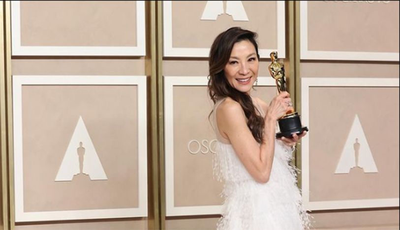 Bagaimana kemenangan Michelle Yeoh di Oscar 2023 menjadi simbol pendobrak stigma perempuan Asia di Amerika Serikat dan industri film Hollywood.