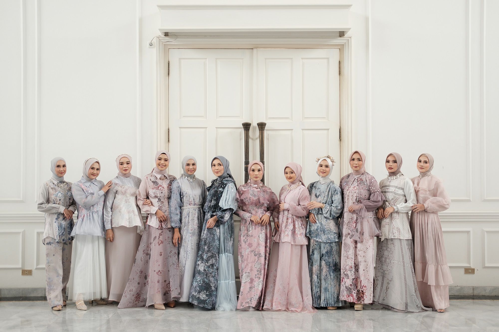 Berikut ini rekomendasi baju Lebaran dari Vanilla Hijab bertemakan Delarosa yang penuh akan bunga, bisa dibeli di Ramadan 2023