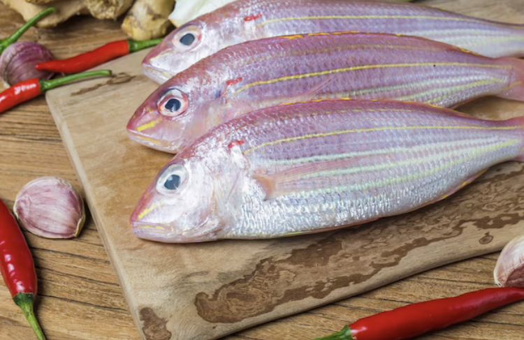 Tak banyak yang tahu, ternyata bau amis ikan di dapur bisa hilang dengan tiga bahan alami ini. Apa saja?