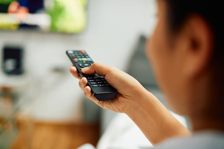 Menurut feng shui, ini alasan mengapa kamu tak boleh metelakkan televisi di kamar tidur. Simak penjelasan lengkapnya.