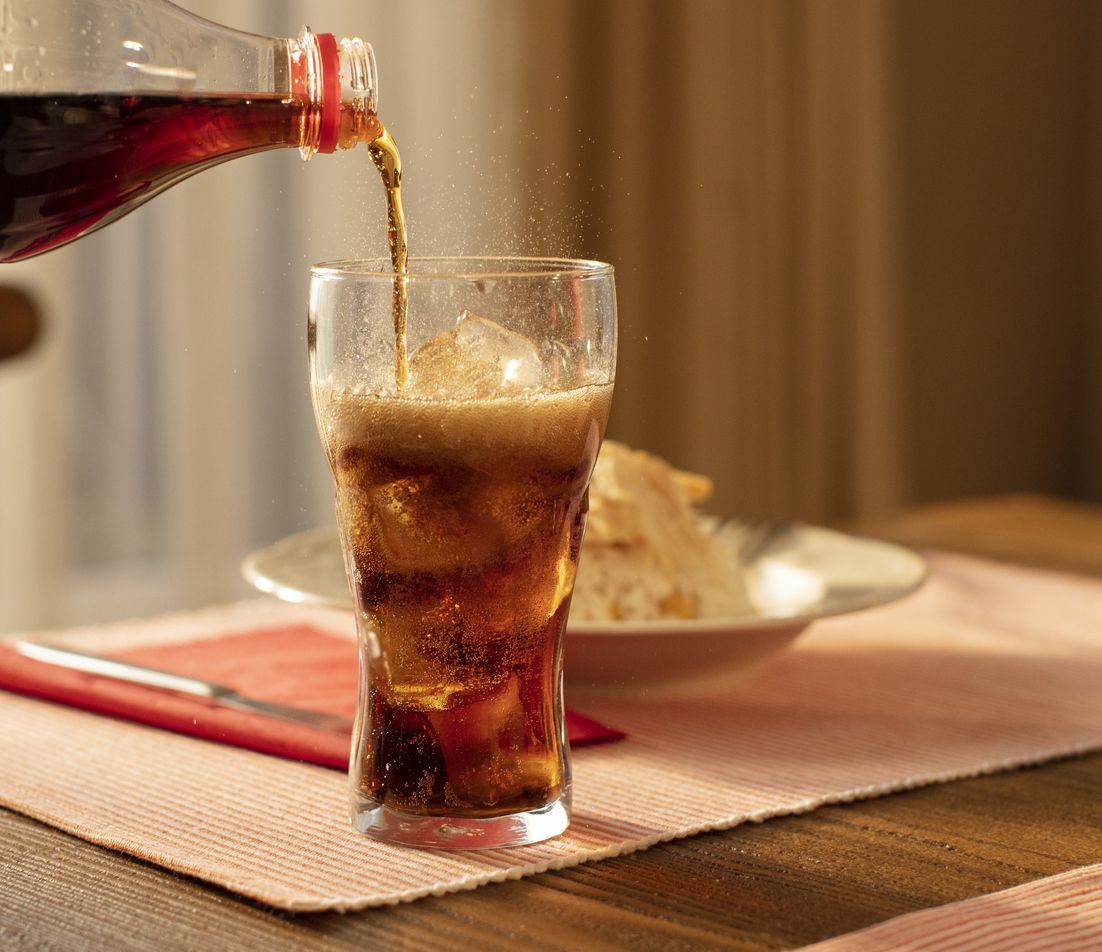Berikut ini 2 jenis minuman yang sebaiknya dihindari saat puasa di bulan Ramadan 2023, ada kopi, teh, dan minuman bersoda