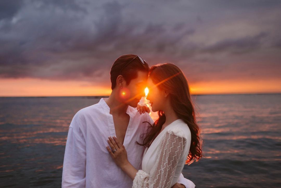 Pasangan artis Korea Selatan, Lee Da Hae dan Se7en, memutuskan akan menikah pada Mei 2023 mendatang. Ini foto prewedding mereka yang romantis.