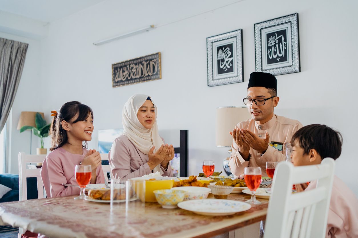 Ini enam tips menjaga kesehatan tubuh perempuan selama puasa, menjaga keseimbangan nutrisi sampai tetap aktif berolahraga dan menjaga waktu tidur.