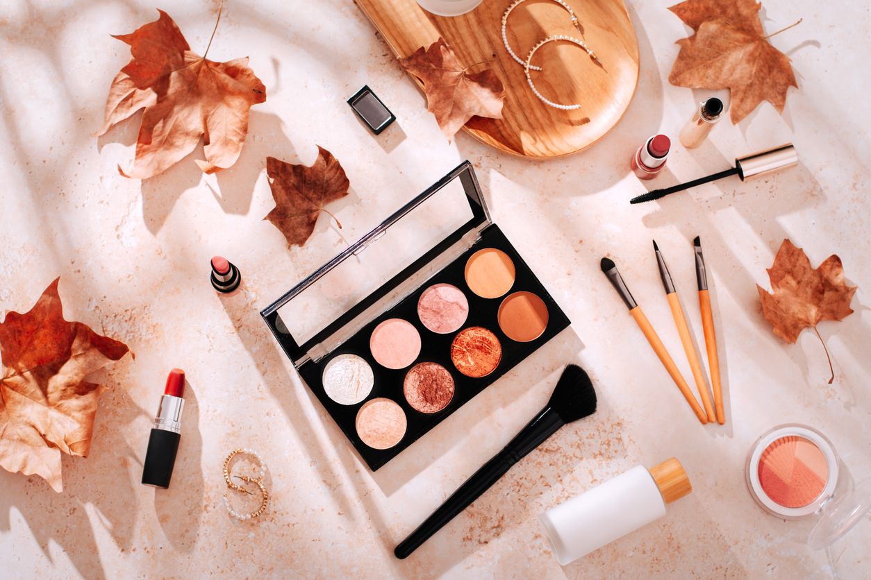 Berikut ini  3 tips memilih makeup untuk nonton konser yang dibagikan oleh MUA Clerence Victoria, simak ya