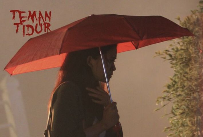 Sinopsis film Teman Tidur, ceritakan upaya balas dendam seseorang yang bunuh diri karena perundungan.