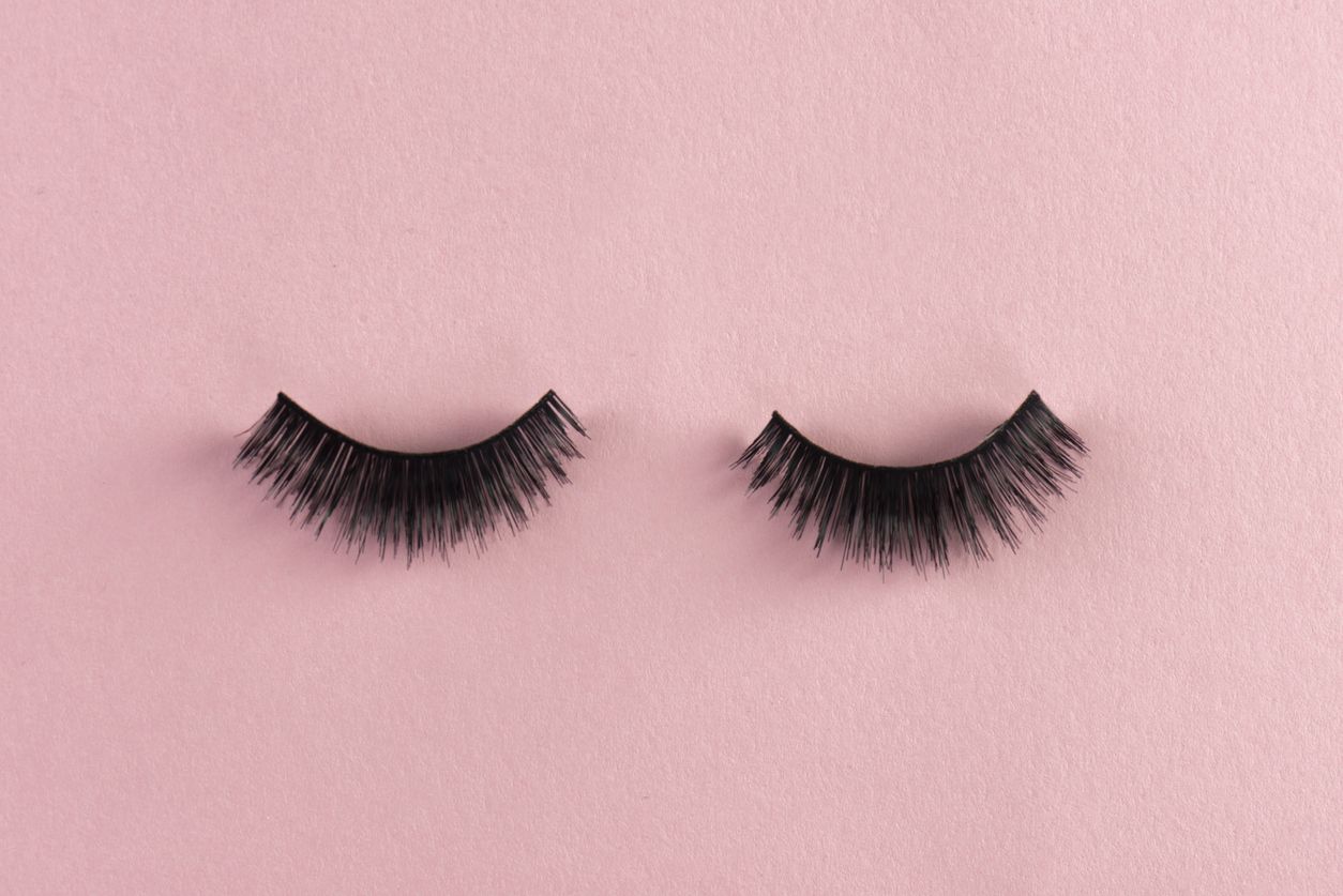 Berikut ini 7 cara menentukan false eyelashes sesuai dengan bentuk mata, mulai dari almond eyes dan deep set eyes