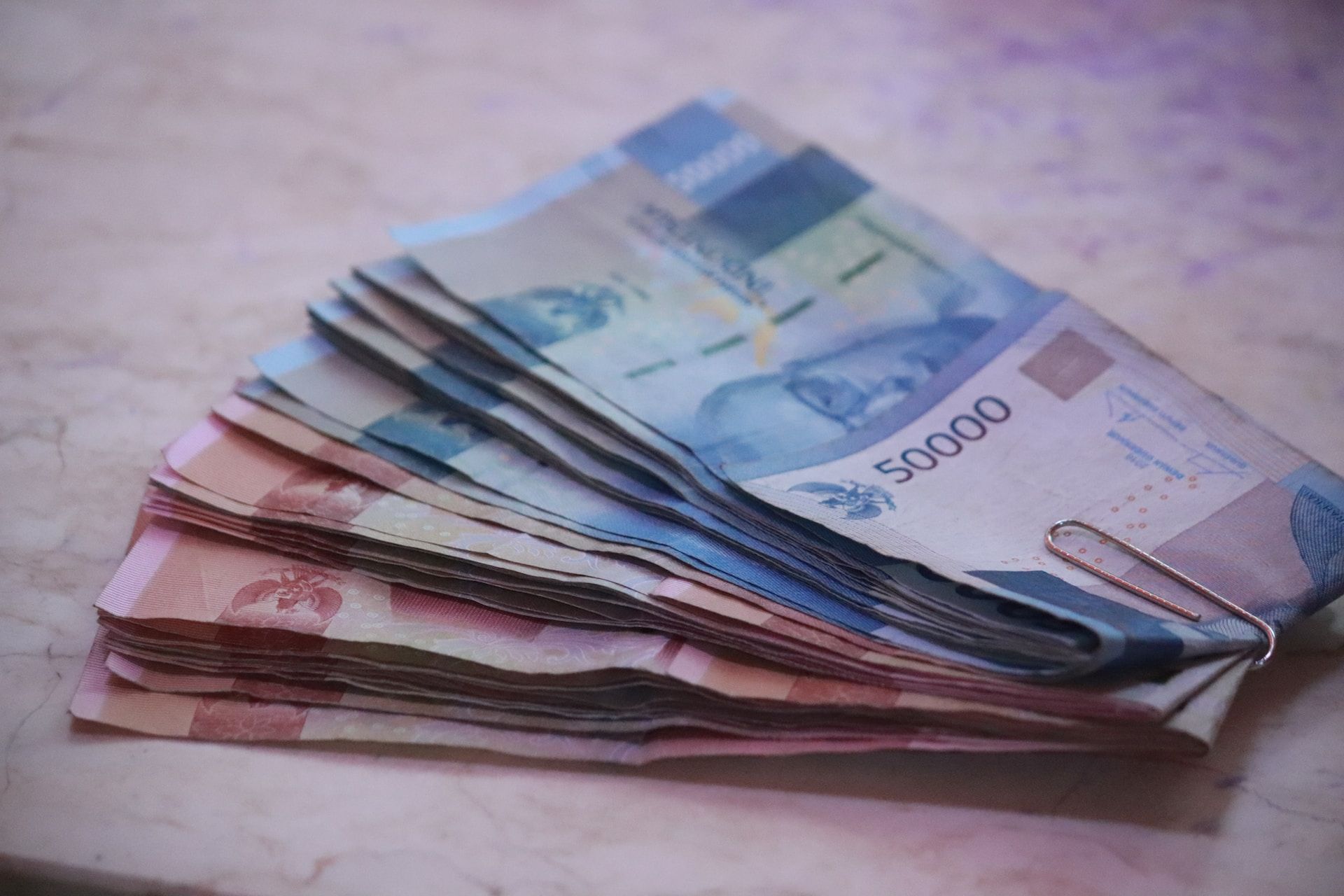 Berita terpopuler Lady Boss tentang tips mengatur uang agar tak terjebak pinjol, perilaku pinjol perempuan, hingga jadwal pencairan THR 2023.
