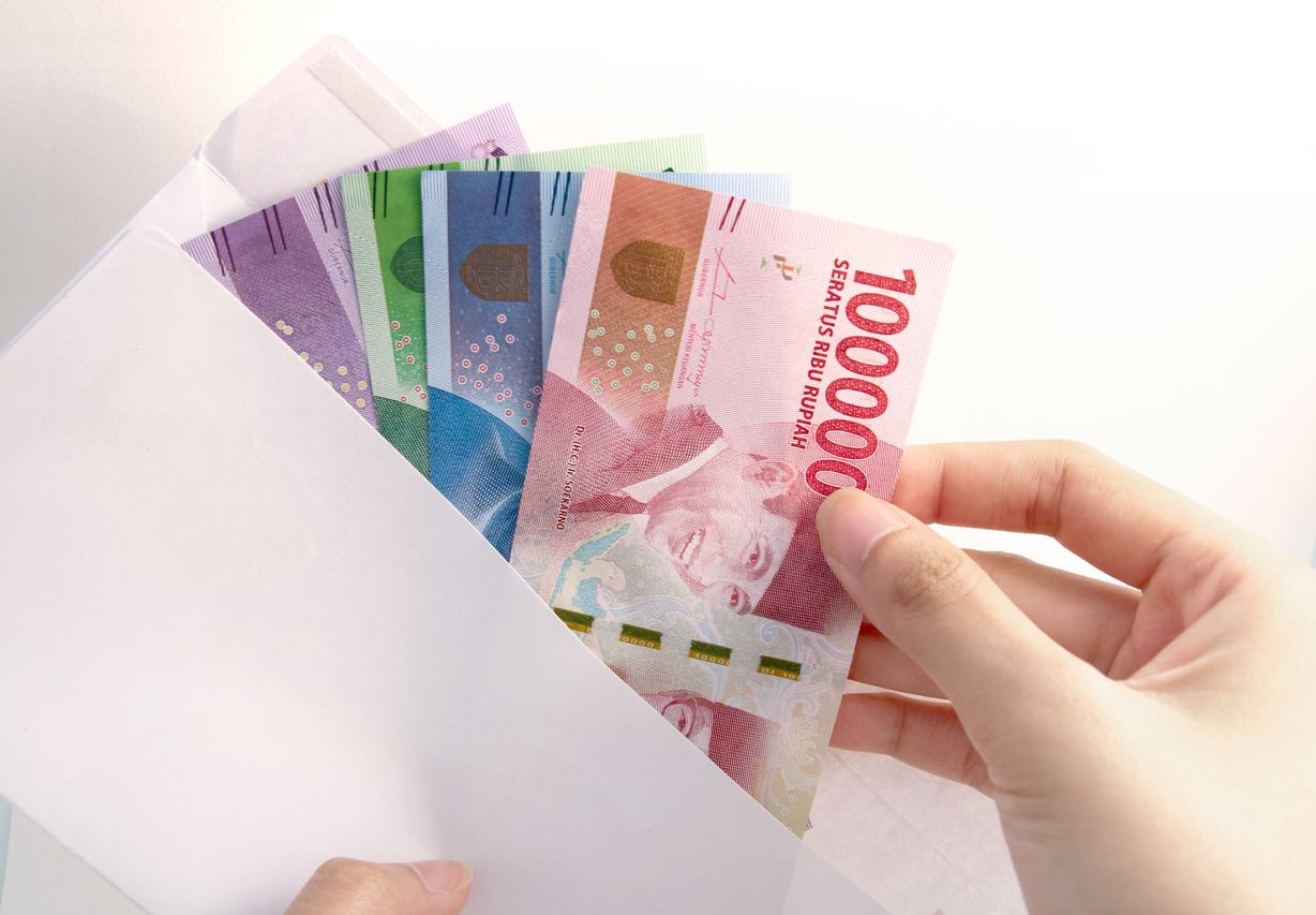 Tunjangan Hari Raya Aparatur Sipil Negara (THR ASN) cair hari ini, Selasa, (4/4/2023), berikut daftar penerima dan besaran nominal yang diterima.