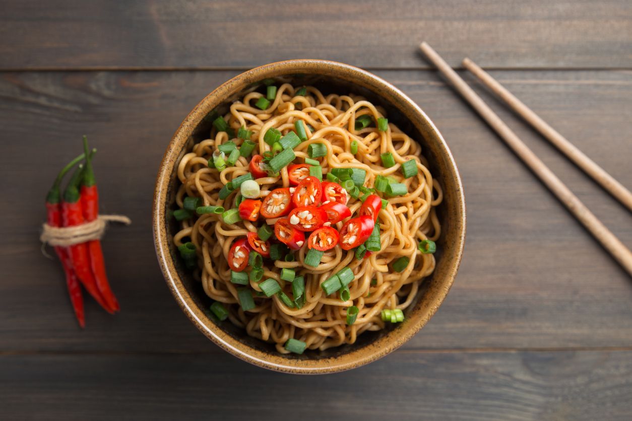 Lagi trend, ini dia tips memasak cepat mie setan ala Mie Gacoan dengan menggunakan mie instan. Yuk simak!
