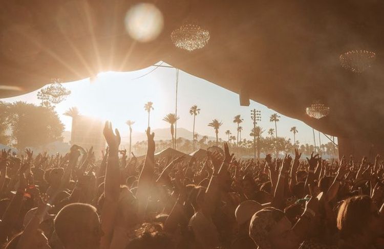 Pertama kali, festival musik terbesar di Amerika Serikat akni Coachella akan disiarkan secara langsung di YouTube.