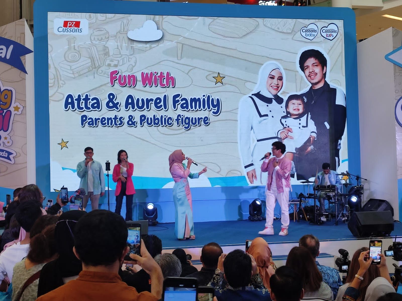 Aurel Hermansyah yang hadir pada grand final Cussons Bintang Kecil 2022 bercerita menjadi ibu membuatnya sangat bahagia dan seperti terlahir kembali.