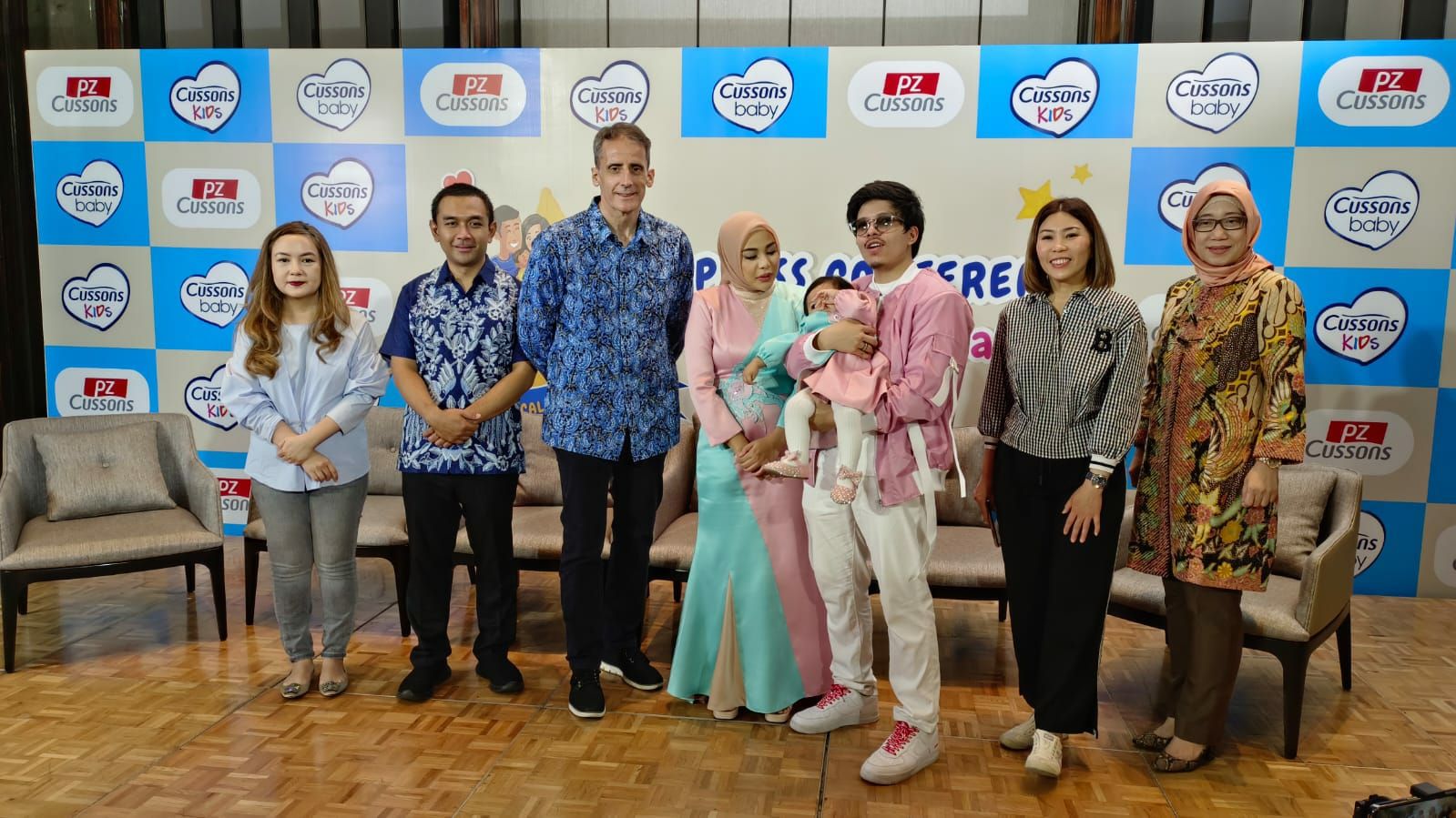 Aurel Hermansyah, Atta Halilintar, dan Ameena turut hadir pada grand final Cussons Bintang Kecil 2022, Minggu (2/4/2023).